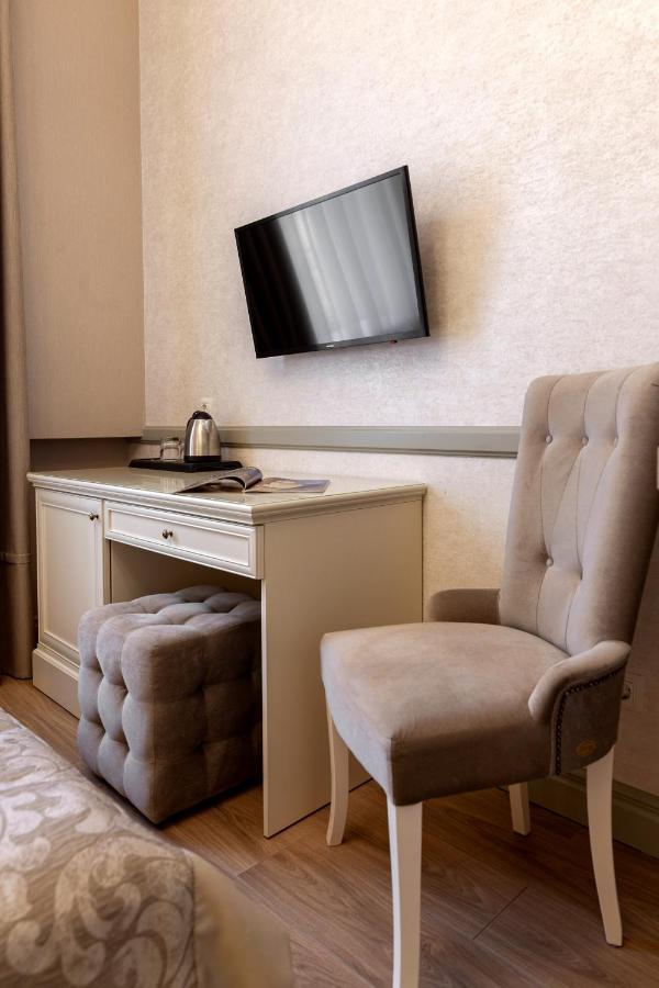 Royal Mini-Apart Hotel On Rynok Square Lviv Exterior photo