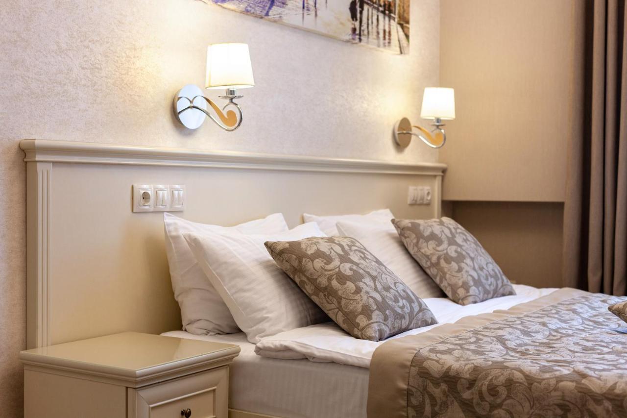Royal Mini-Apart Hotel On Rynok Square Lviv Exterior photo